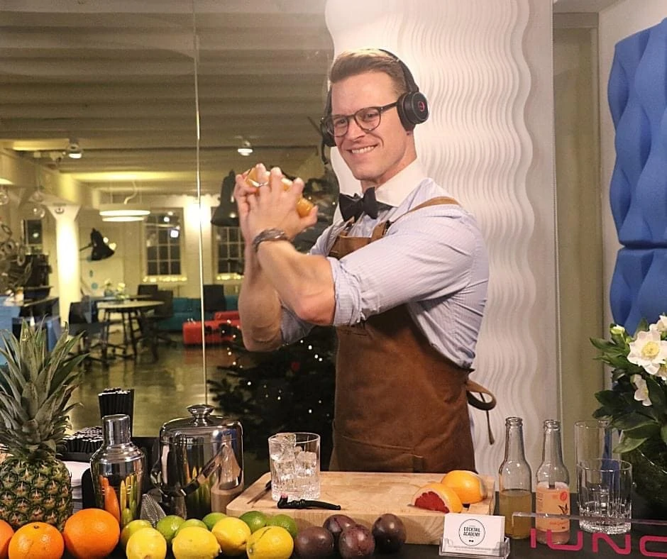 Bartender Jannick Gram udfører Virtuelt Cocktailkursus for Copenhagen Cocktail Academy
